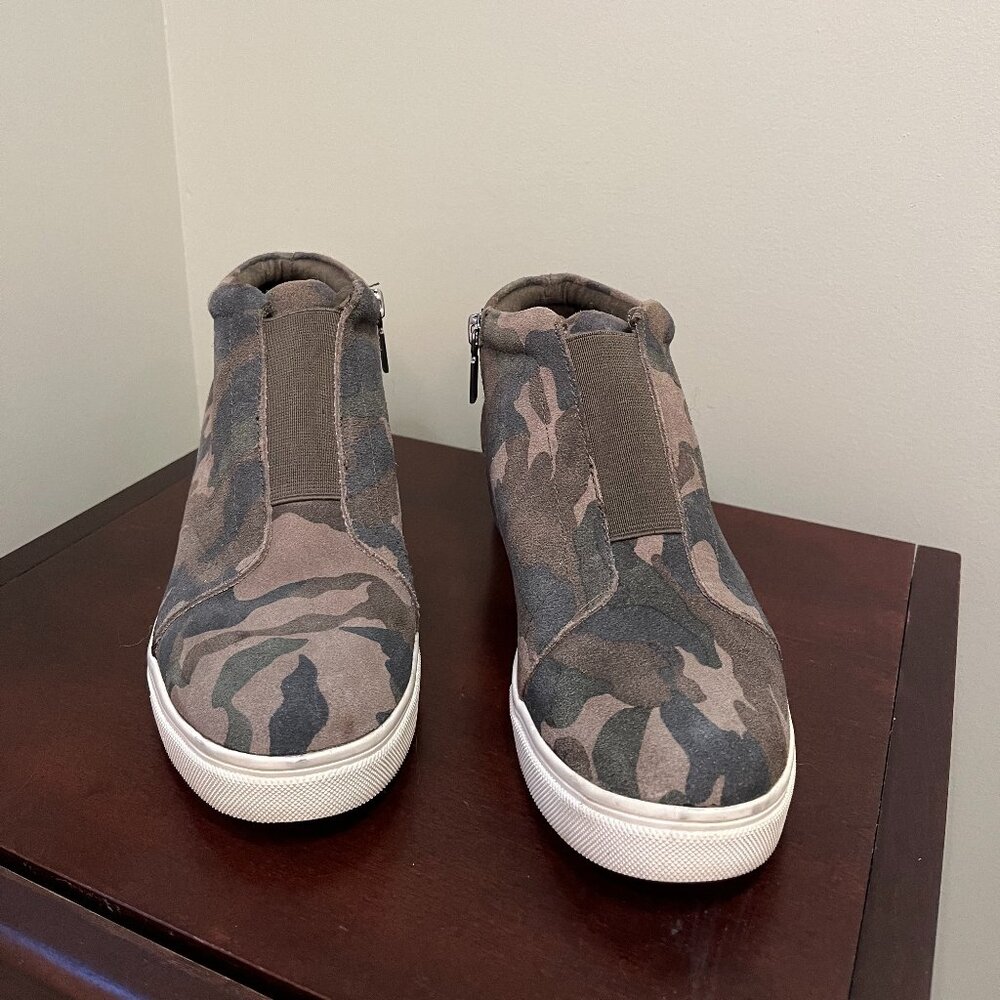 Aqua College Camouflage Suede Waterproof Sneakers SIZE 8